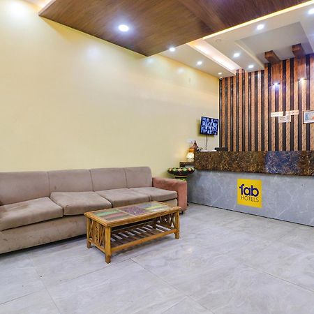 Fabexpress Sinon Hotel New Delhi Exterior photo
