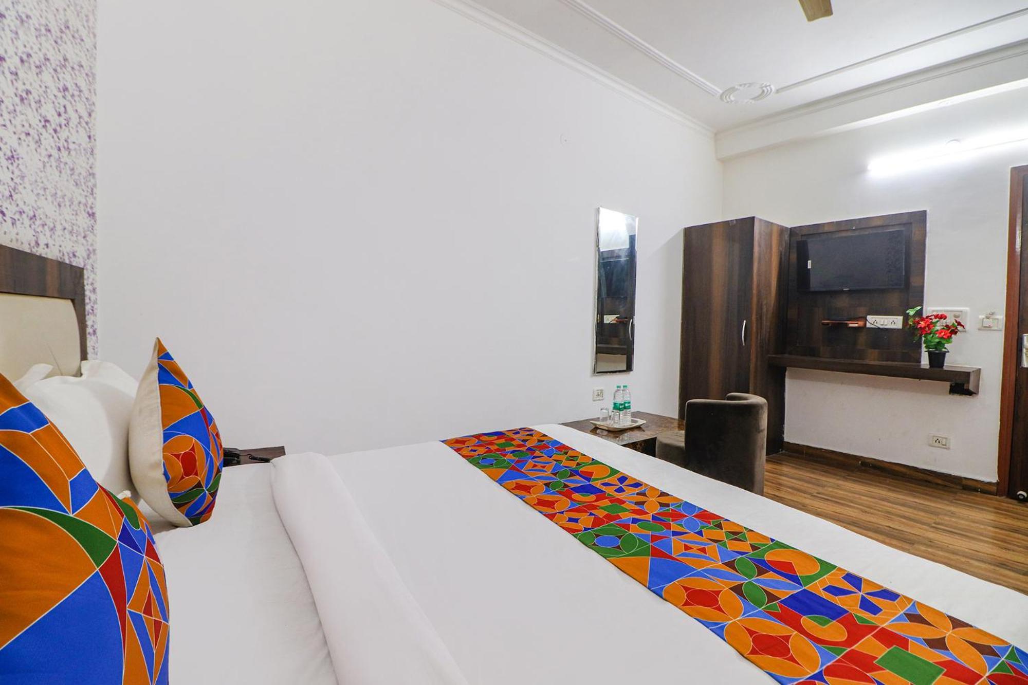 Fabexpress Sinon Hotel New Delhi Exterior photo