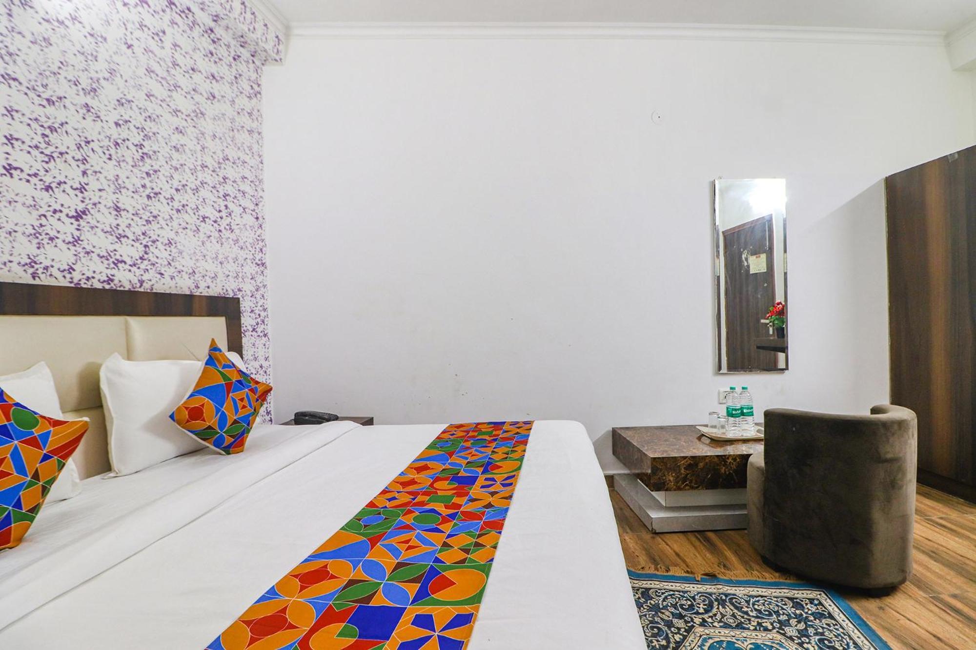 Fabexpress Sinon Hotel New Delhi Exterior photo